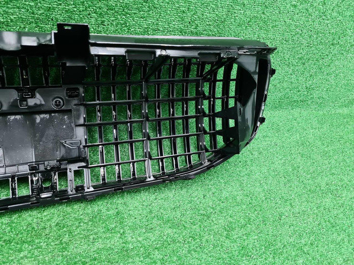 Решетка радиатора Mercedes GLS X167 19-23 Maybach