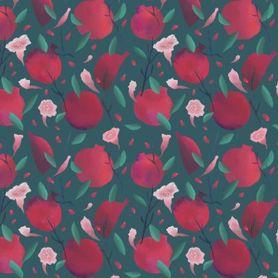 Гранат на зеленом