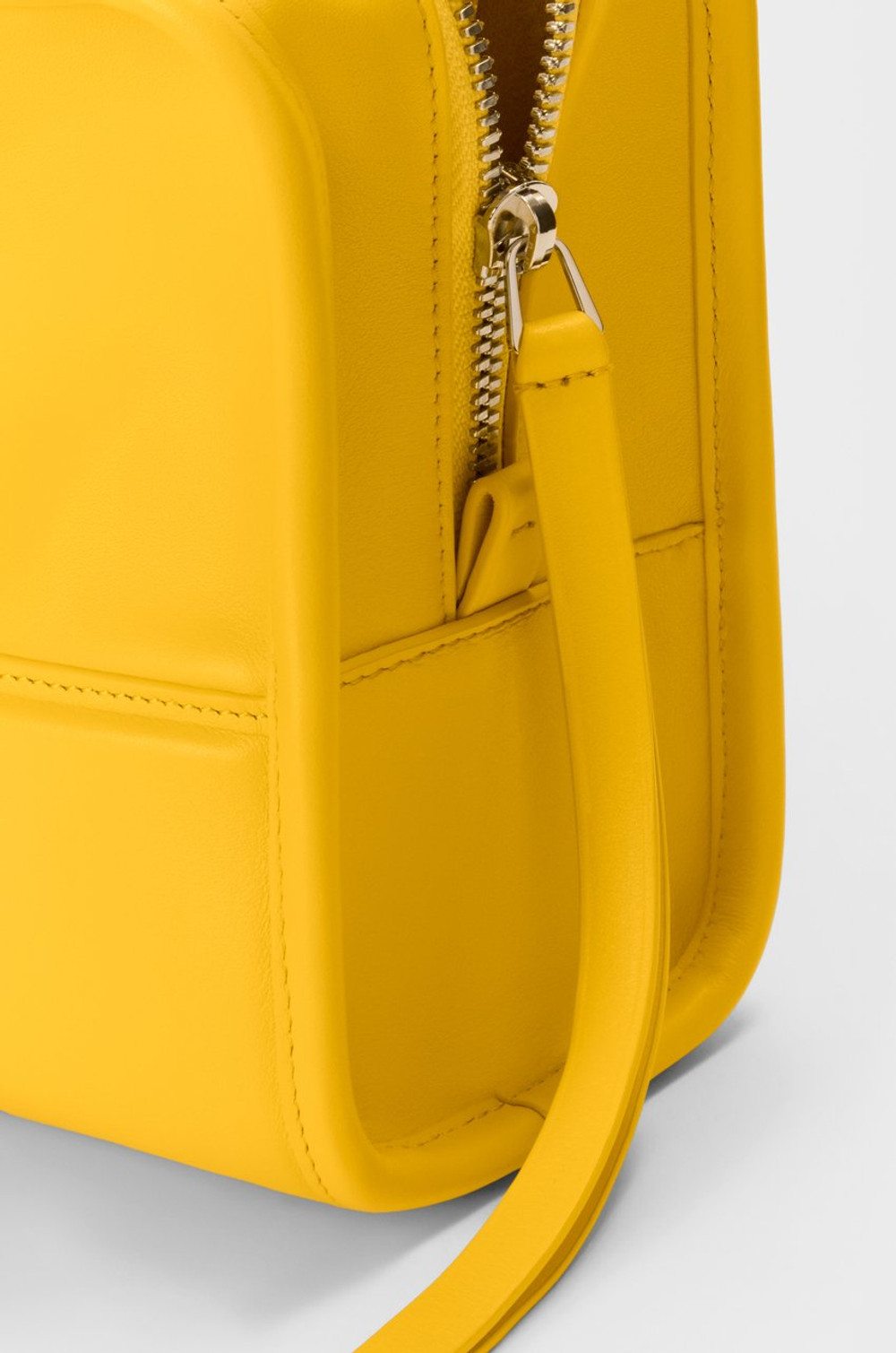 Loewe Маленькая сумка Amazona 180 из мягкой телячьей кожи, желтый