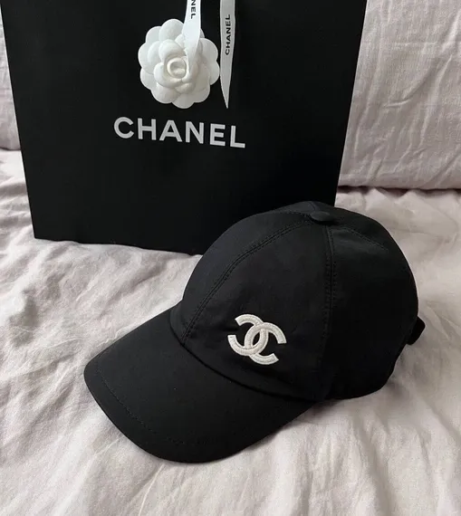 Бейсболка Chanel , черный
