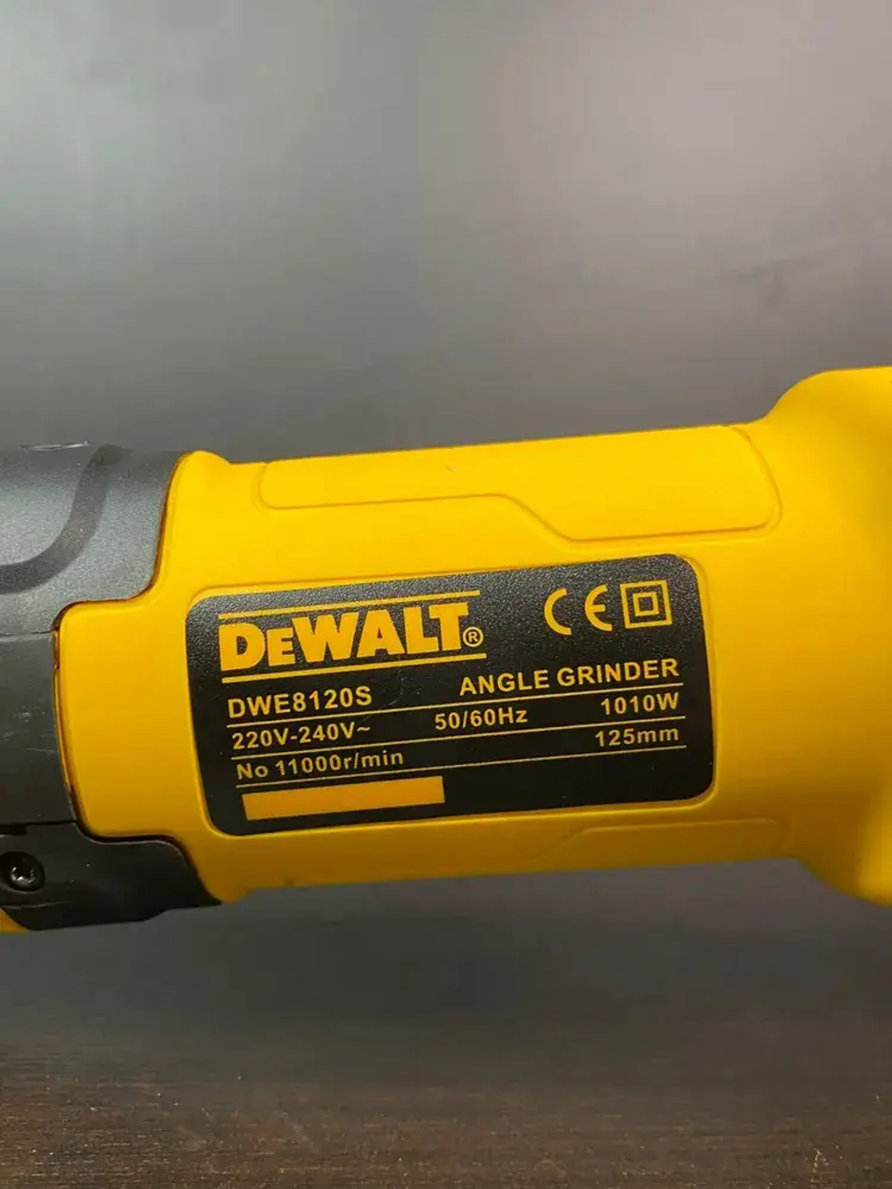 Угловая шлифмашина DWE8120S Dewalt 1010WT с регулировкой оборотов