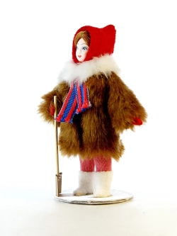 Кукла фарфоровая Девочка с лопаткой