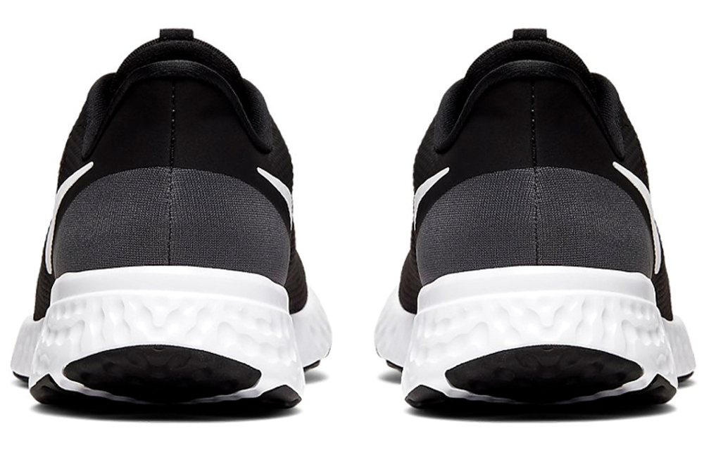 Кроссовки Nike Revolution 5