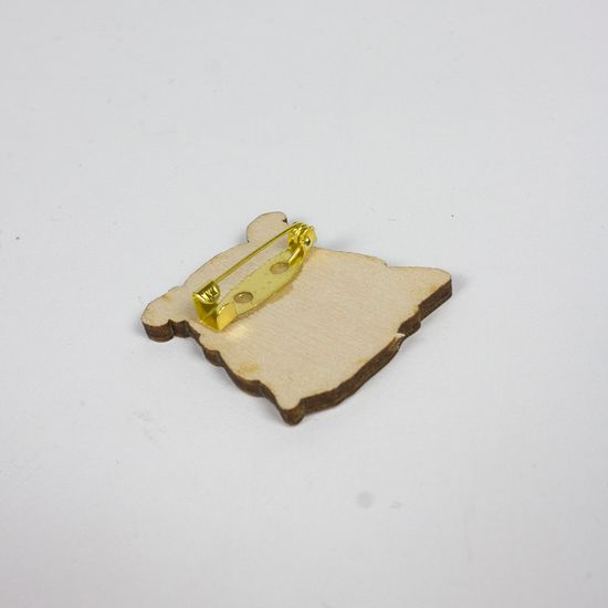 Деревянный значок. Энгри Свин