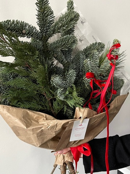 Букет из нобилиса, кедра и туи