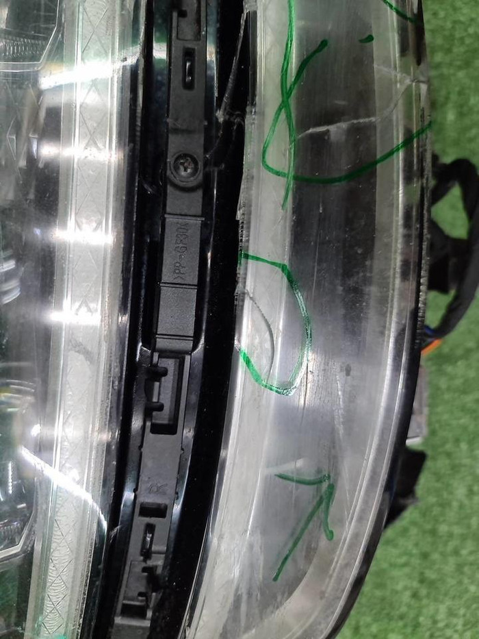 Битая Фара правая Genesis G80 2 (2020-2024) LED