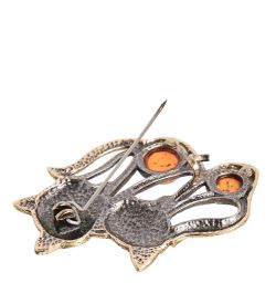 AM-2530 Брошь «Лисички Хитрые» (латунь, янтарь)