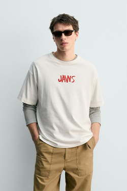 ZARA X DYLAN´S T-SHIRT CLUB ФУТБОЛКА С ИЛЛЮСТРАЦИЕЙ JAWS© UCS LLC AND AMBLIN, БЕЛЫЙ