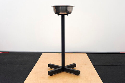 Чаша на стойке для магнезии