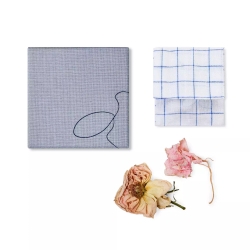 браслет из аквамарина с золотым мятым листом