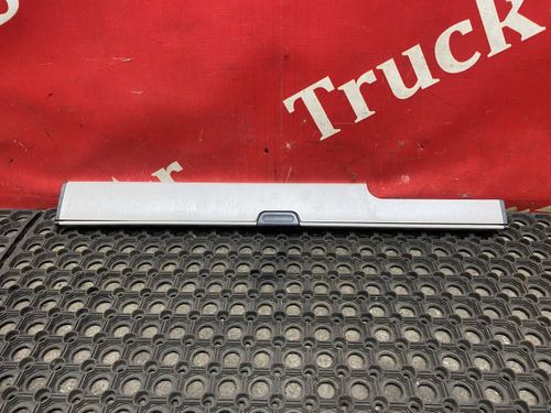 Солнцезащитная шторка левая 2019г