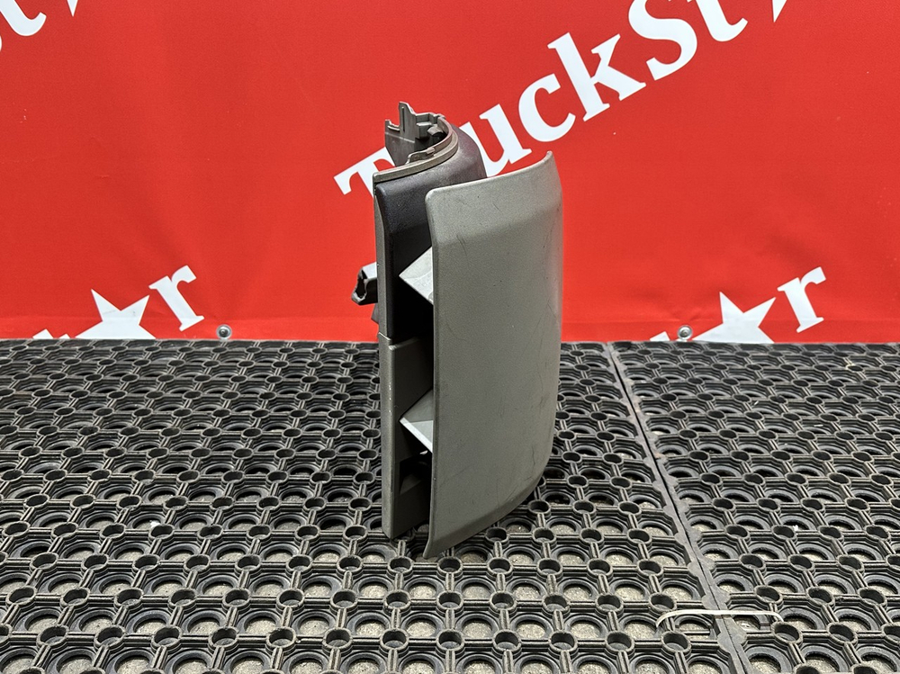 Дефлектор кабины правый