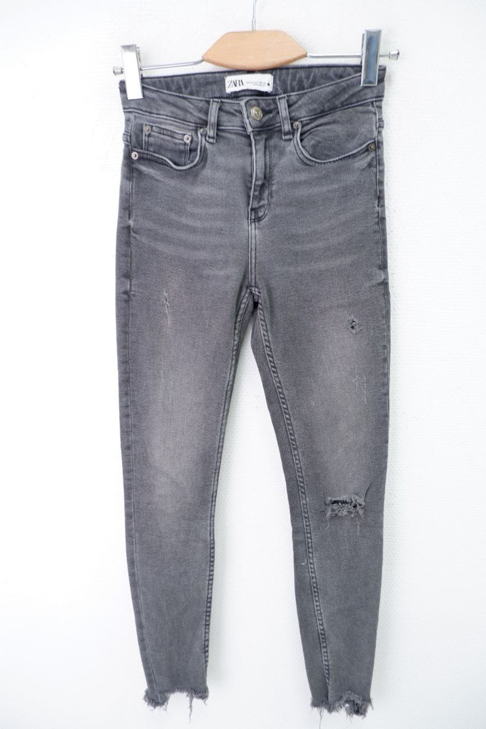 Джинсы Zara модные 40 размер