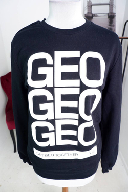 Свитшот практичный,маркировка М, визуально на 46 размер