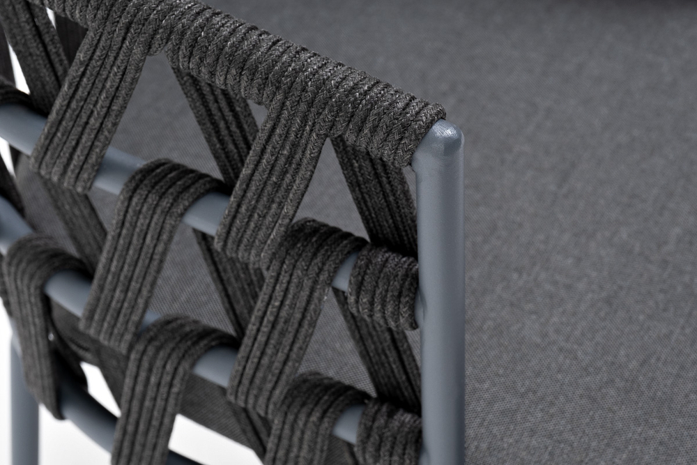 "Диего" стул плетеный из роупа, каркас из стали темно-серый (RAL7024) муар, роуп темно-серый круглый, ткань темно-серая 027