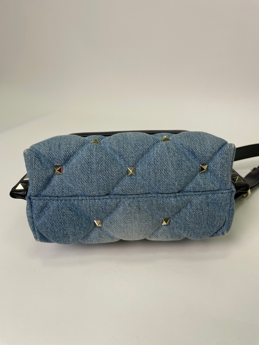 Сумка Valentino Garavani Candystud Top Handle Bag Leather