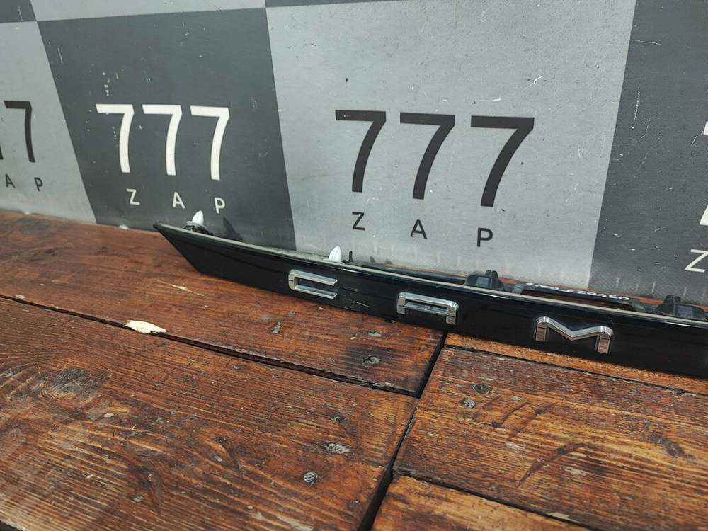 Накладка крышки багажника Toyota Camry (XV70) 17-нв Б/У Оригинал 7681133520