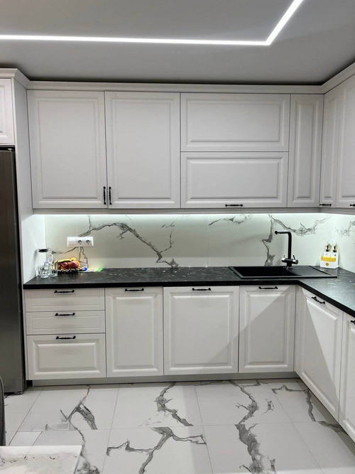 Кухонный гарнитур — фасады МДФ эмаль, корпус ЛДСП, столешница 40 мм