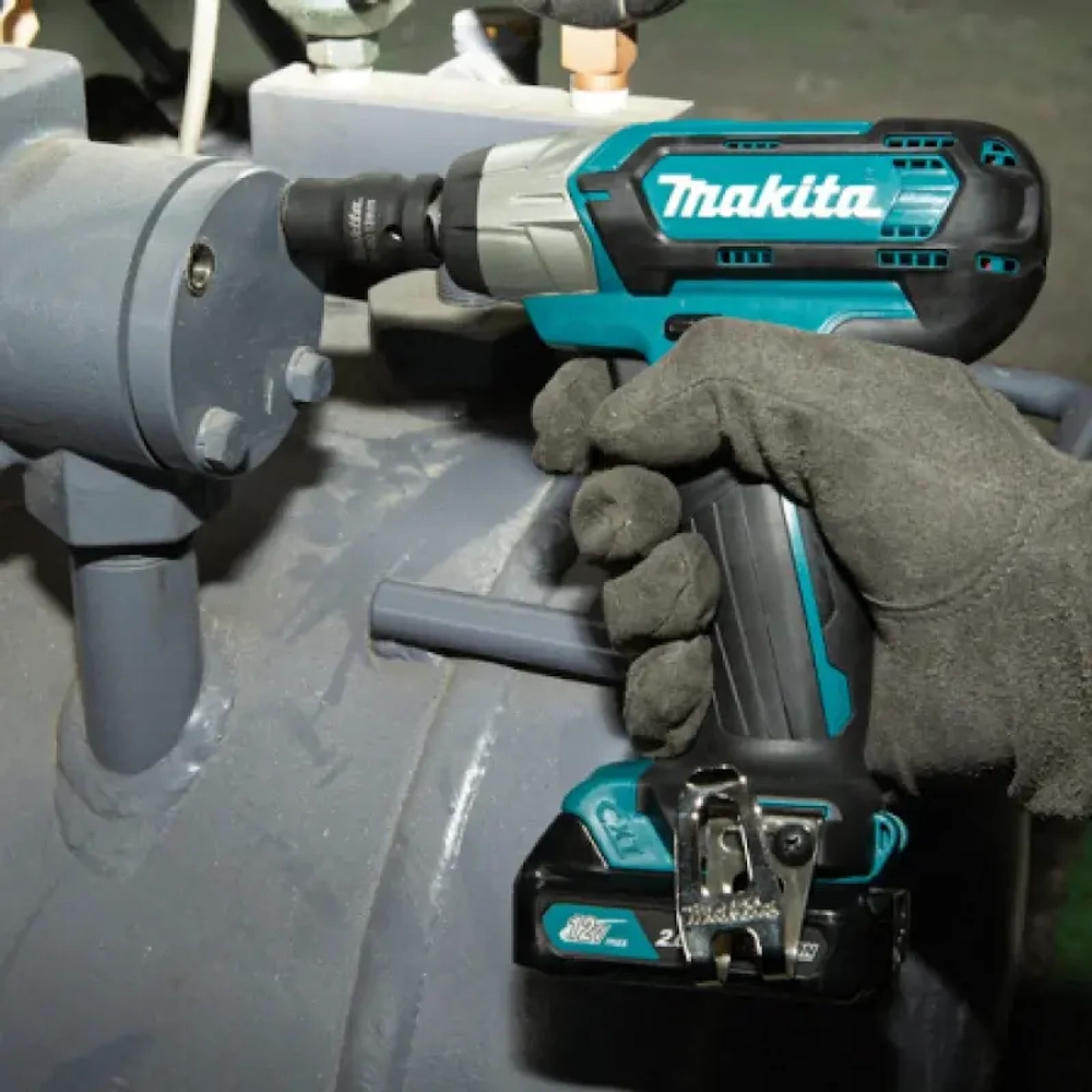 Makita TW161DWAE аккумуляторный гайковерт (2 x 2 Ач, ЗУ)