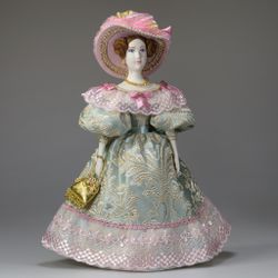 Сувенирная кукла в летнем платье для прогулок