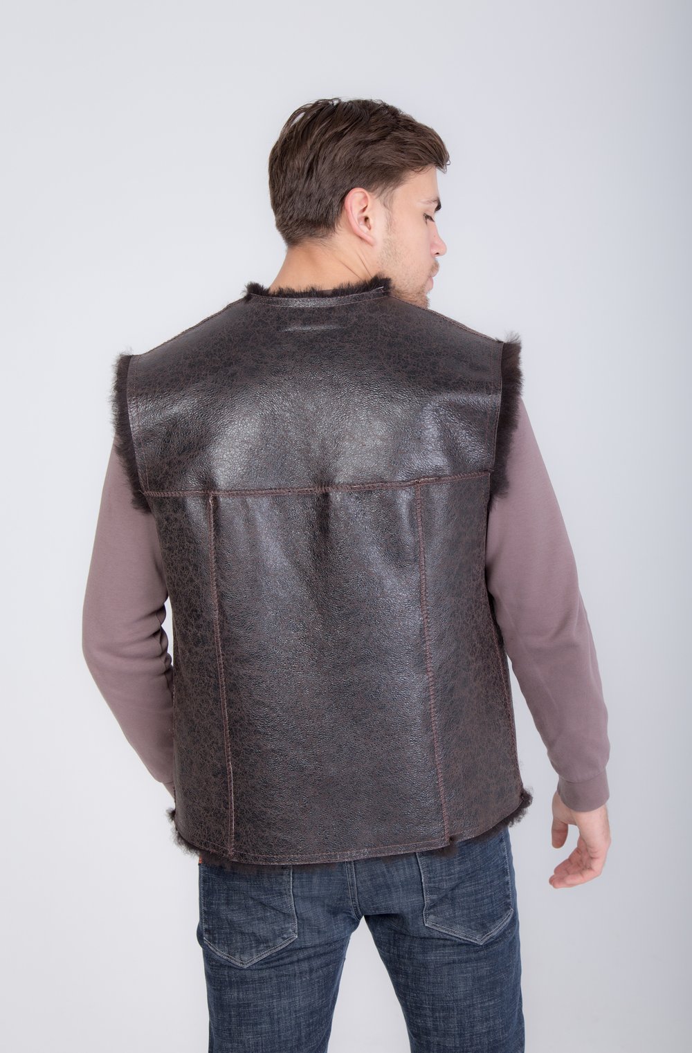 мужской жилет из натуральной овчины