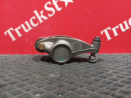 Коромысло впускного клапана 2023г.