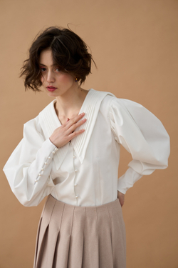Белая рубашка с рукавами буф