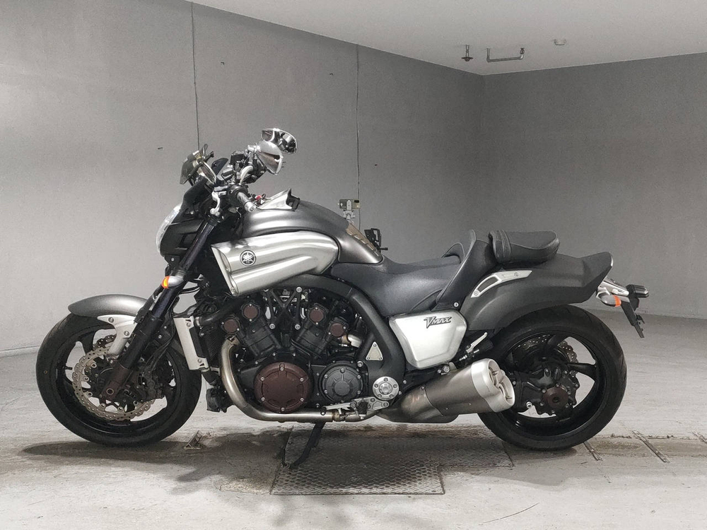 Yamaha V-Max 1700 054811