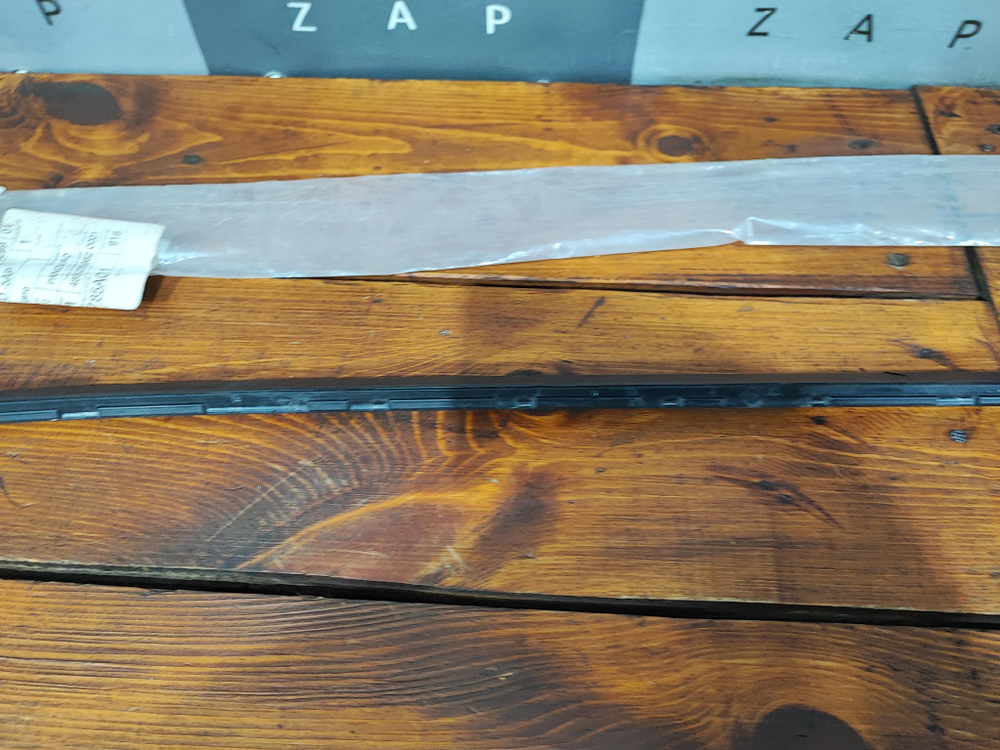 Молдинг лобового стекла правый Volkswagen Tiguan 2 16-нв Новое Оригинал 5NA854328D