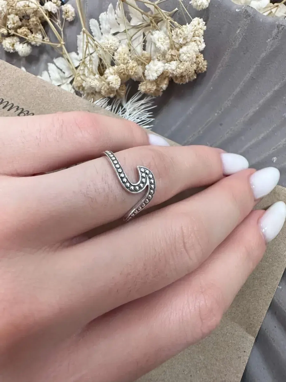 Серебряное кольцо "Волна" с чернением