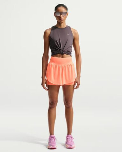 Nike Flow Женские сетчатые шорты для бега Dri-FIT 2 в 1 - NIKE