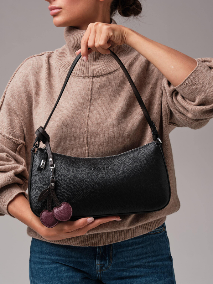 Кожаная сумка багет кросс-боди черный