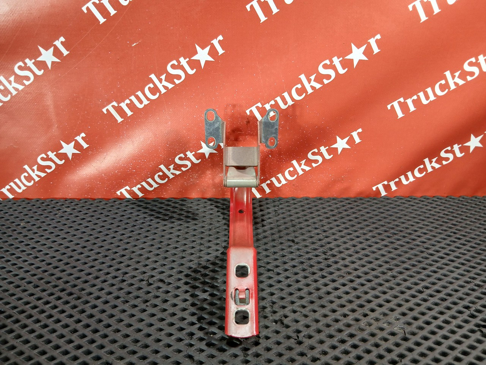 Петля крышки инструментального ящика