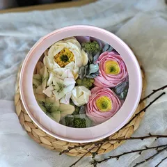 Зефир «Ранункулюсы» в шляпной коробке / 21 см