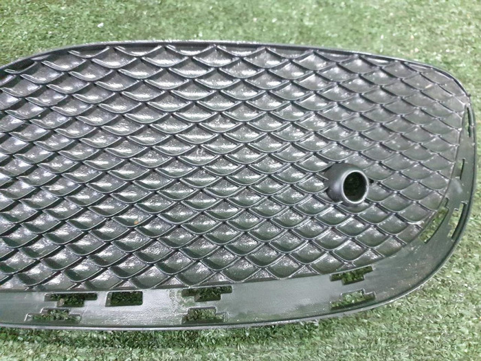 Решетка переднего бампера правая Mercedes E W213 (2016-2021)