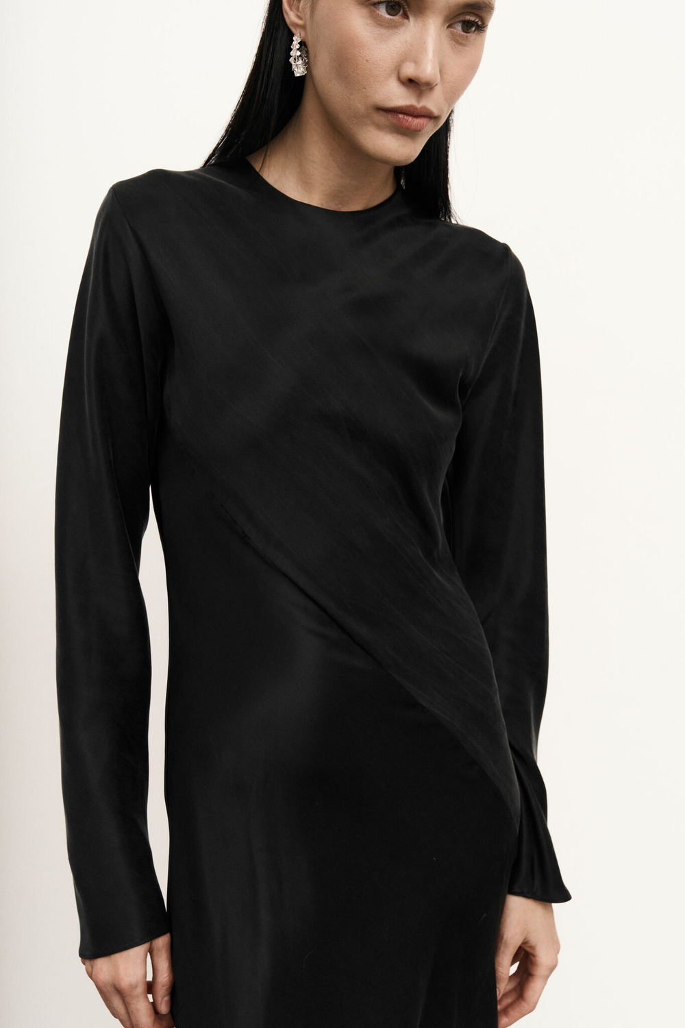 Платье с диагональным швом черное