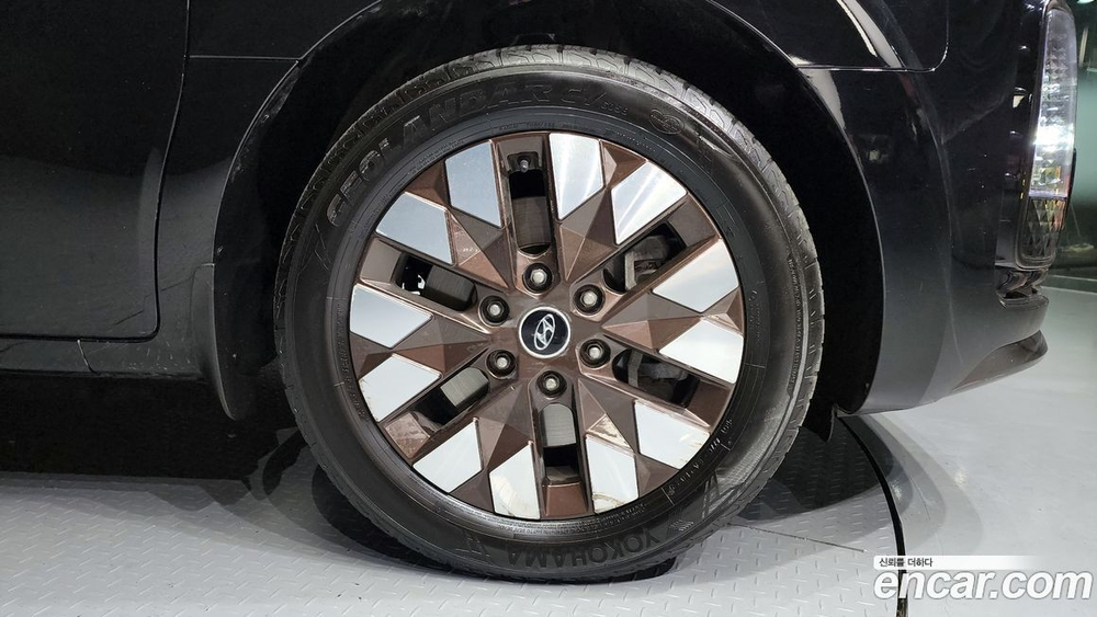 Hyundai Staria 라운지 7-и местный (10.2021)