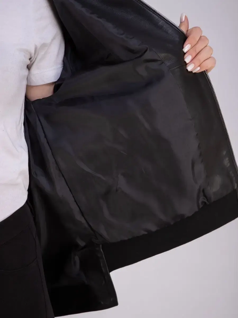 Куртка женская из натуральной кожи с капюшоном Турция