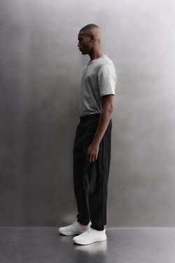 ZARA ДЖОГГЕРЫ ИЗ ВЫСОКОТЕХНОЛОГИЧНОЙ ТКАНИ, ЧЕРНЫЙ