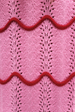 Розовое трикотажное платье