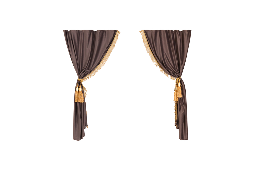 Шторы спального места с прихватами "Кисти" золотые в кабину Volvo, Scania, MAN, DAF, Merc, Камаз, Sitrak, Shacman, Foton, FAW. Высота 1,5м, ширина одной стороны - 1,15м. Блэкаут, велюр. Кофейный цвет с бежевой бахромой и золотыми кистями