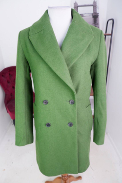 Пальто Zara стильного оттенка, маркировка М, визуально на 46 размер