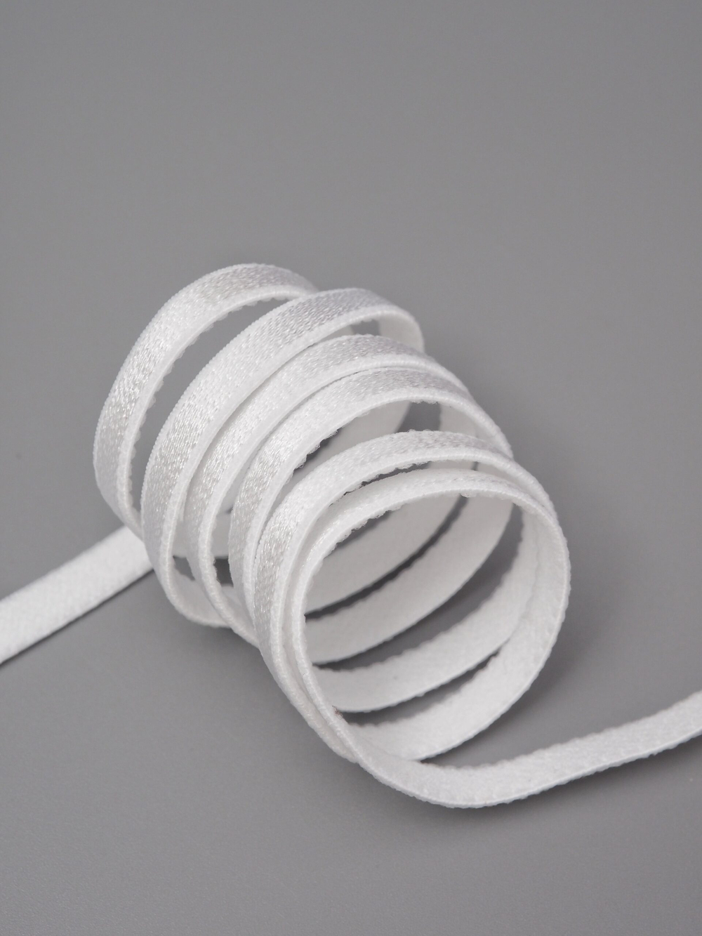 Резинка бретелечная холодная белая глянцевая ширина 6 мм