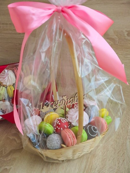 Корзинка со сладостями арт2020