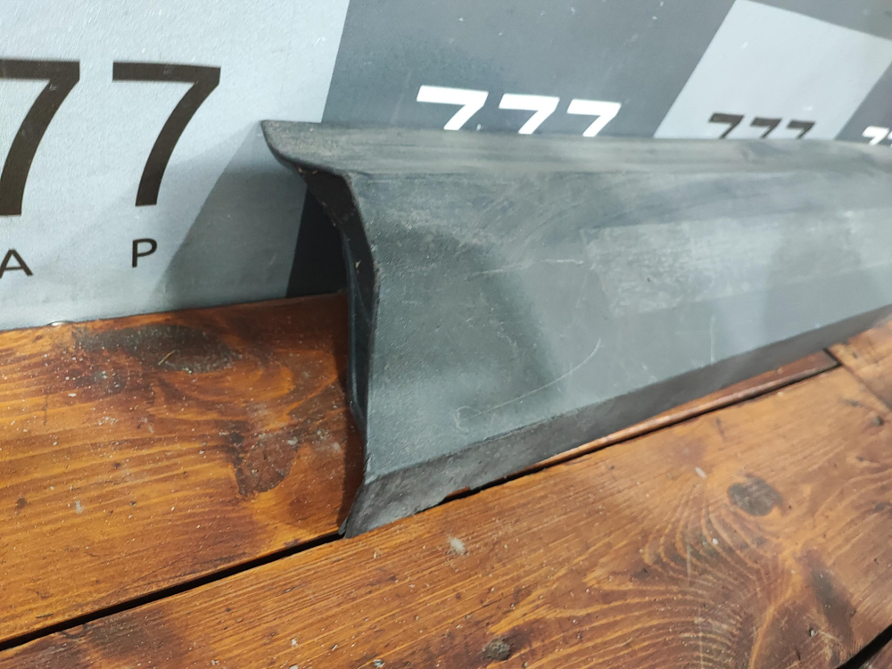 Накладка двери передней правой Skoda Kodiaq 16-нв Б/У Оригинал 565854940