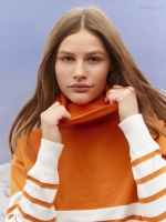 Свитер женский в полоску с горлом