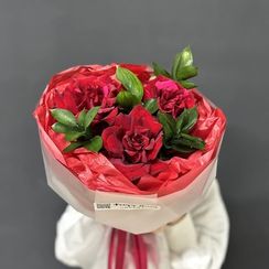 Букет из 3 французских роз с рускусом