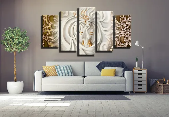 Модульная картина "Дева в золоте"