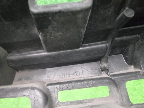 Кронштейн решетки радиатора Toyota RAV4 XA50 18-нв