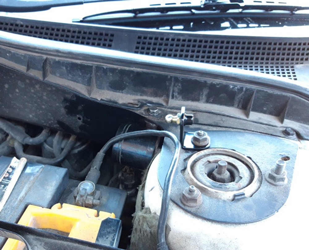 Амортизатор (упор) капота на Mazda 6 08-02/1(с 2002 по 2007 г.в.)Autoinnovation